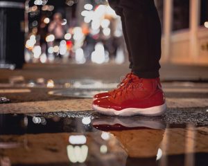 NIKE JORDANS