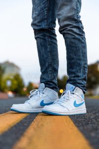 NIKE JORDANS